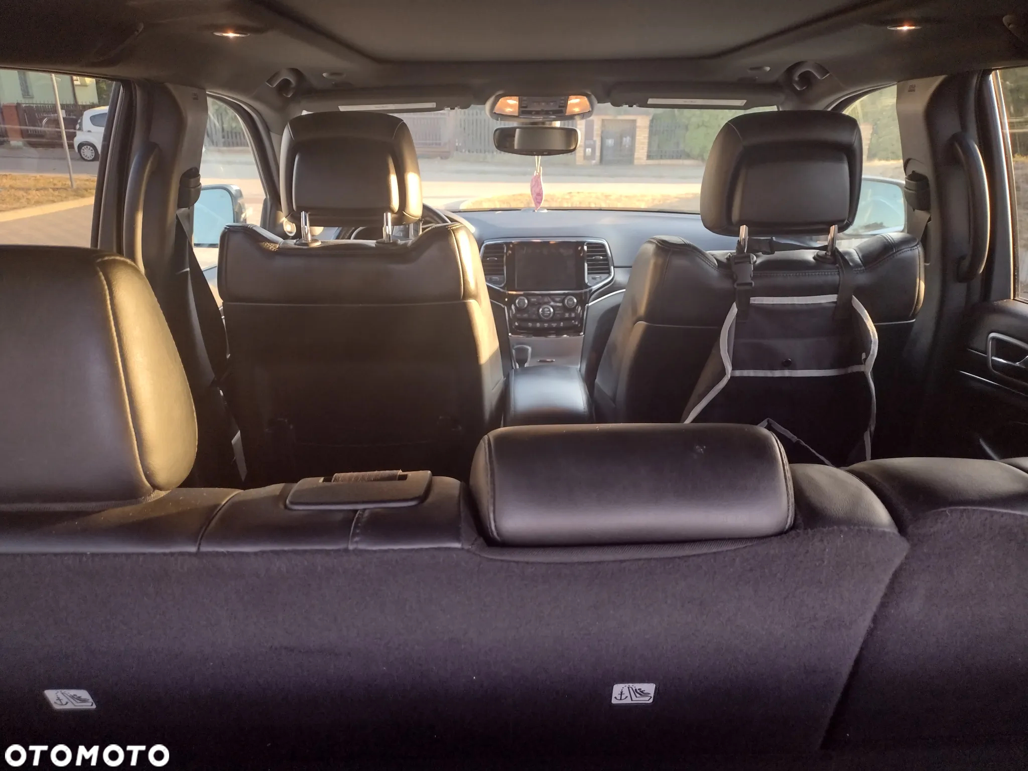 Jeep Grand Cherokee - 34