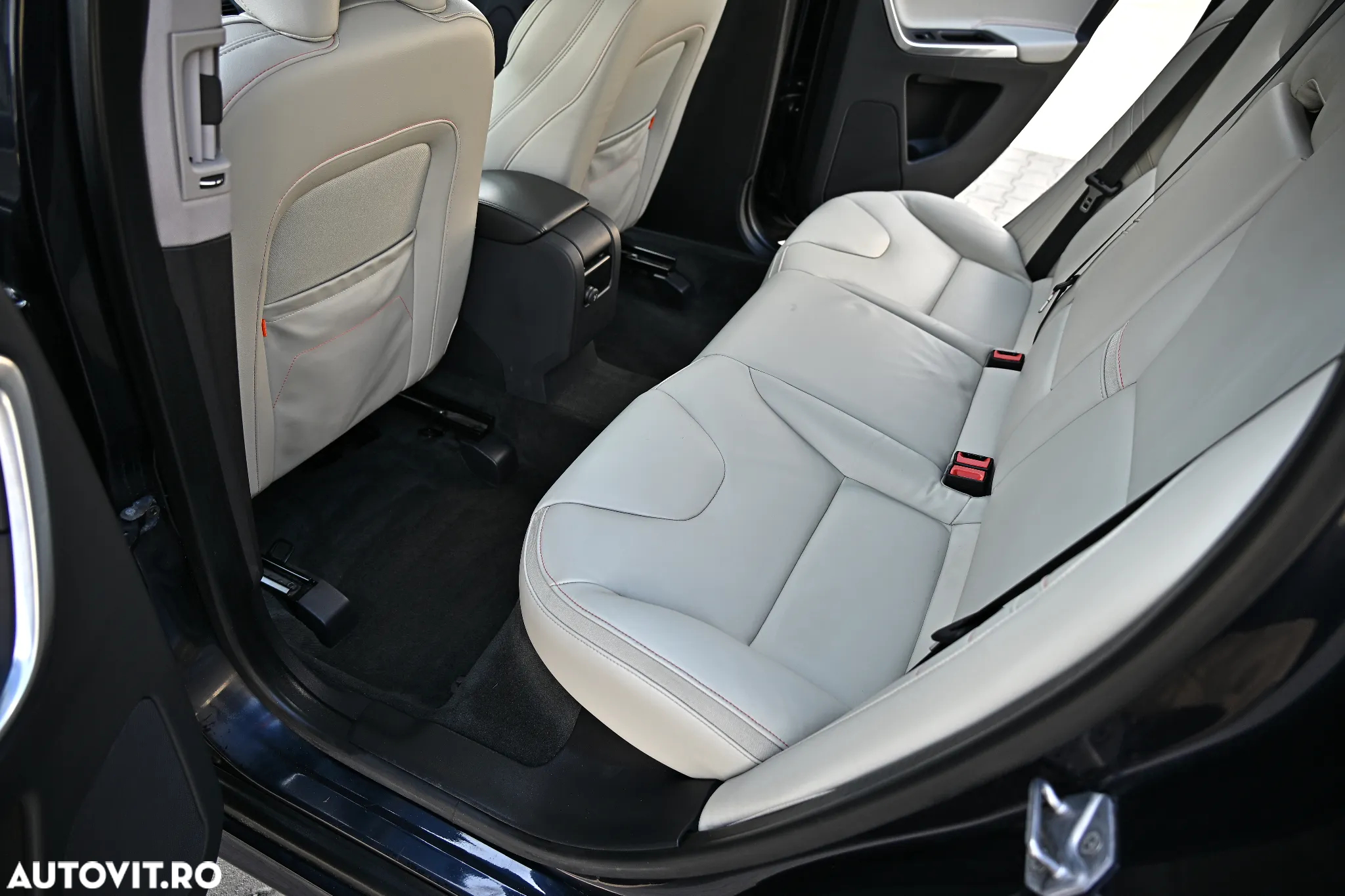Volvo XC 60 D4 AWD Geartronic Ocean Race - 29