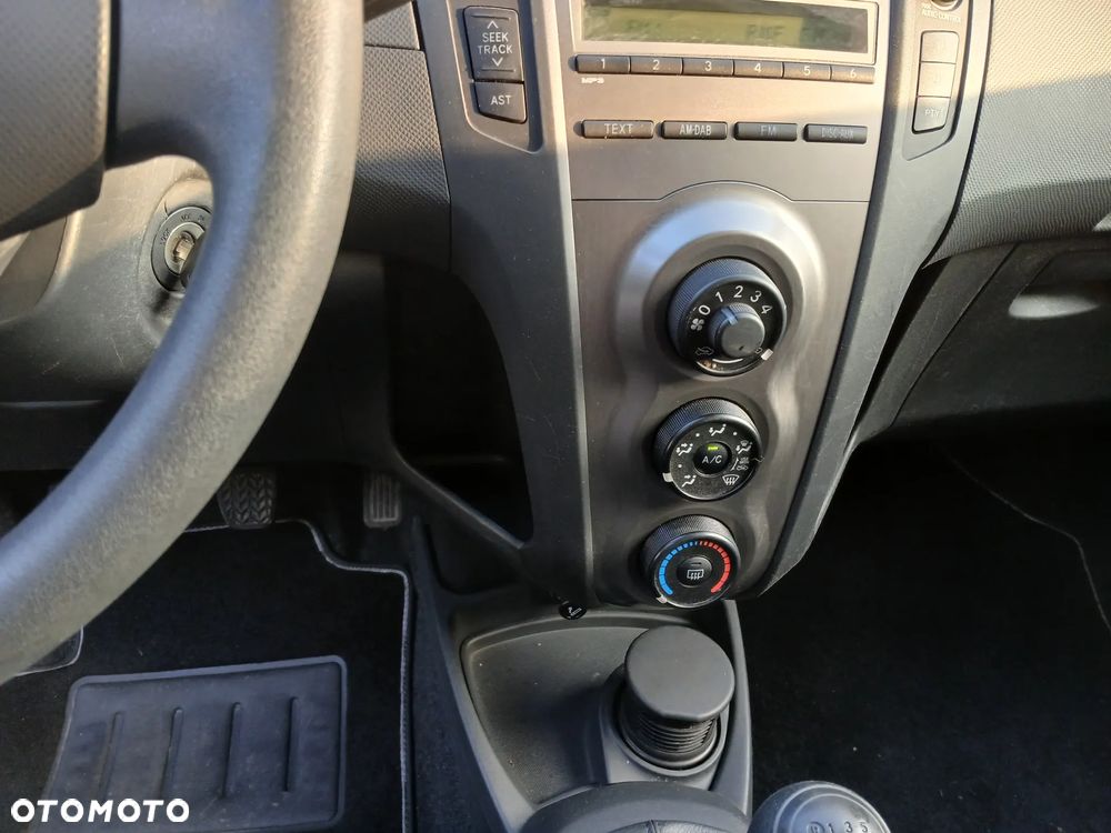 Toyota Yaris 1.33 Sol - 19