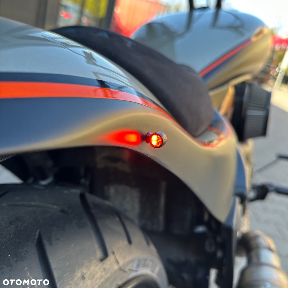 Suzuki Intruder - 10