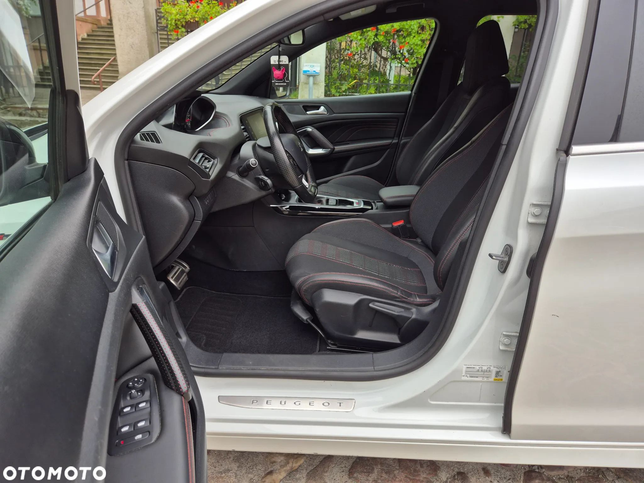 Peugeot 308 SW 1.2 PureTech Allure S&S - 19