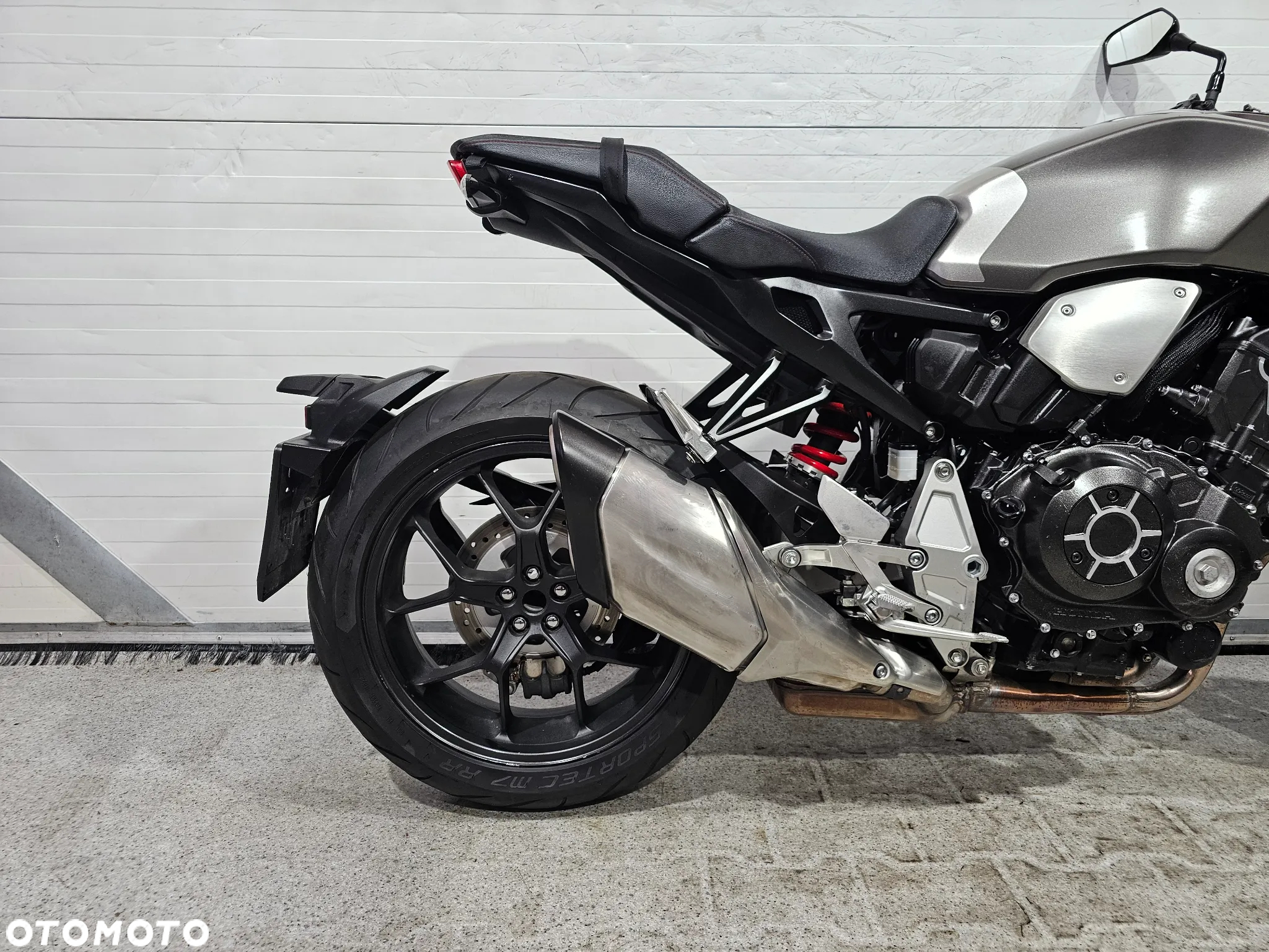 Honda CB - 8
