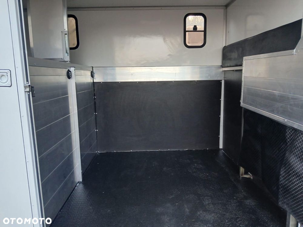 Nissan NV400 - 12