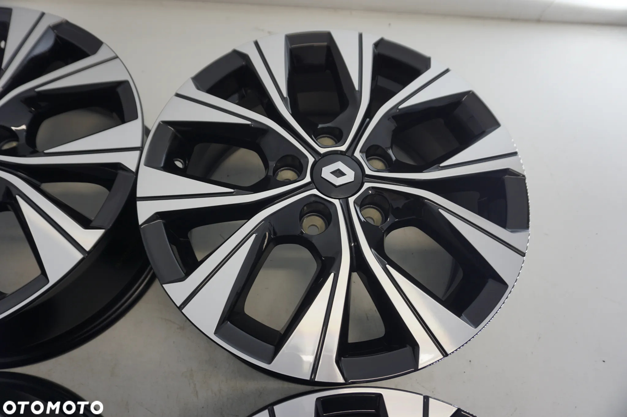 Felgi Aluminiowe  16 RENAULT TREFIC CAPTUR II ARCANA KADJAR KOLEOS LAGUNA III SCENIC MEGANE ZOE CAPTUR II MERCEDES CITAN 5X114,3 - 6