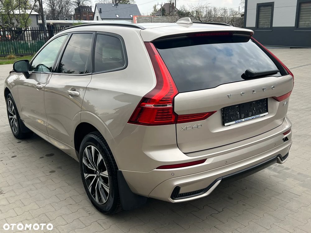 Volvo XC 60 B4 D AWD Plus Dark - 4