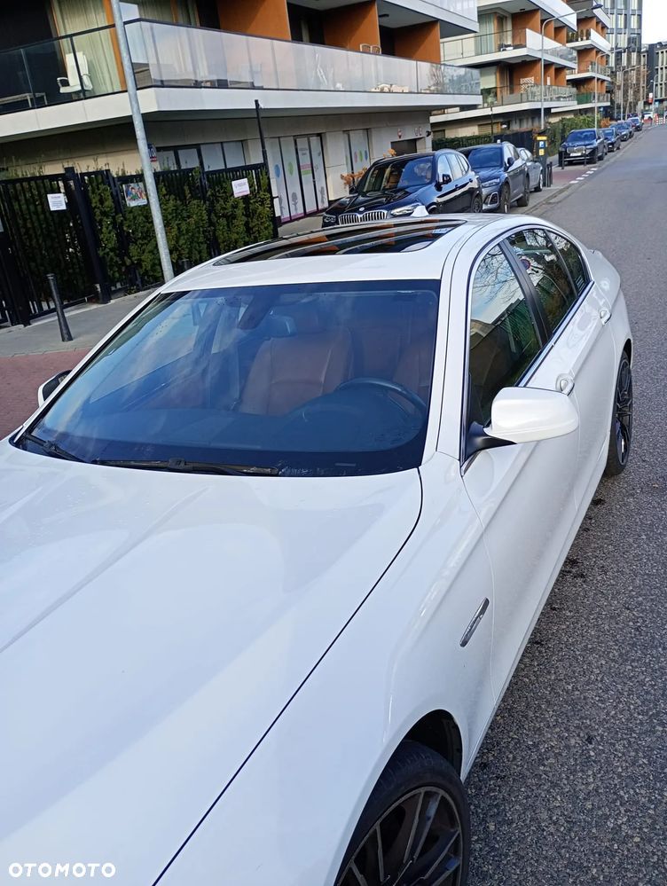 BMW Seria 5 528i xDrive Sport-Aut Luxury Line - 4