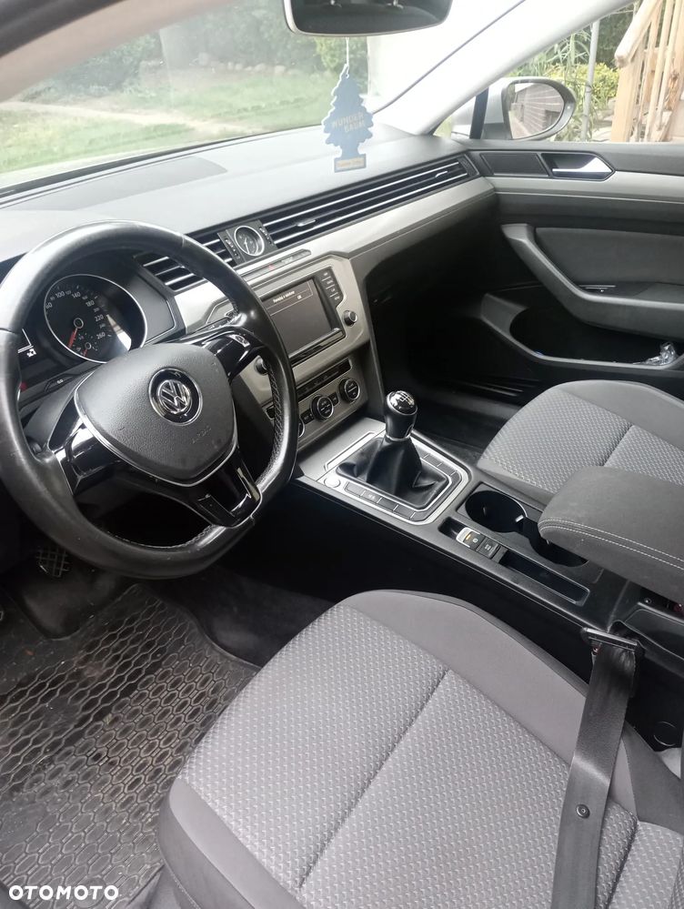 Volkswagen Passat 1.6 TDI BMT Trendline - 6