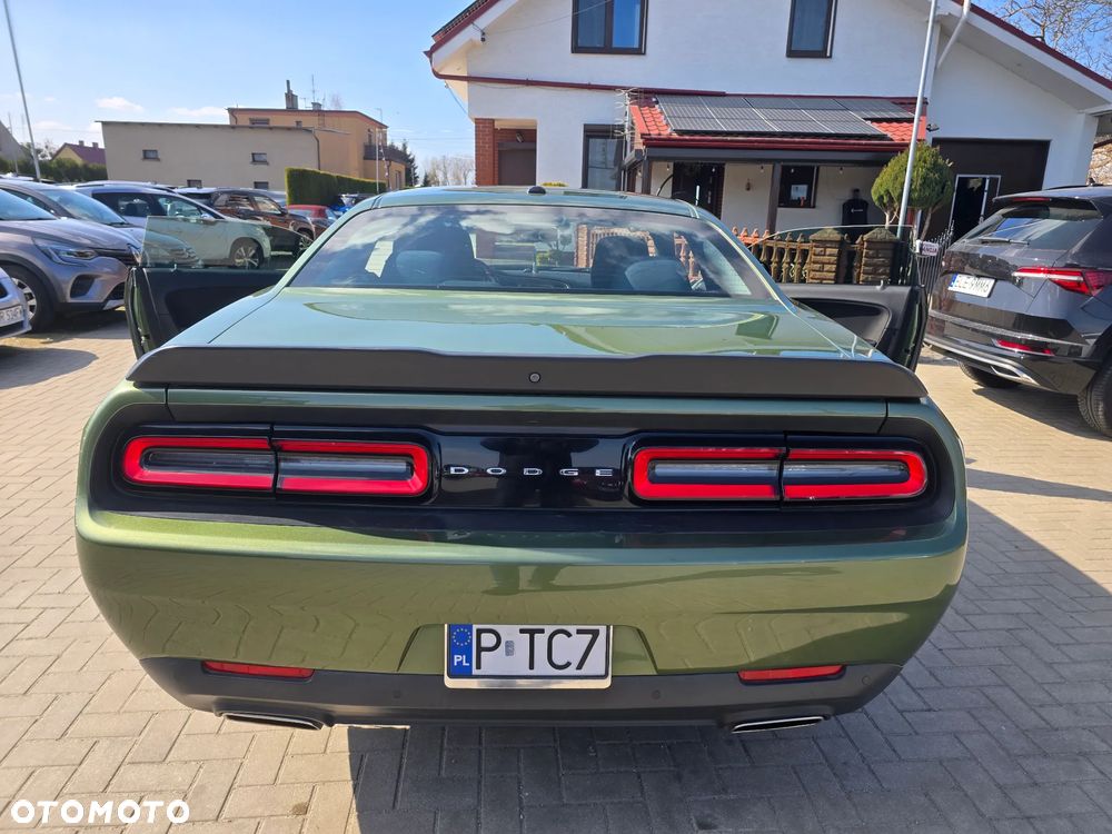 Dodge Challenger - 19