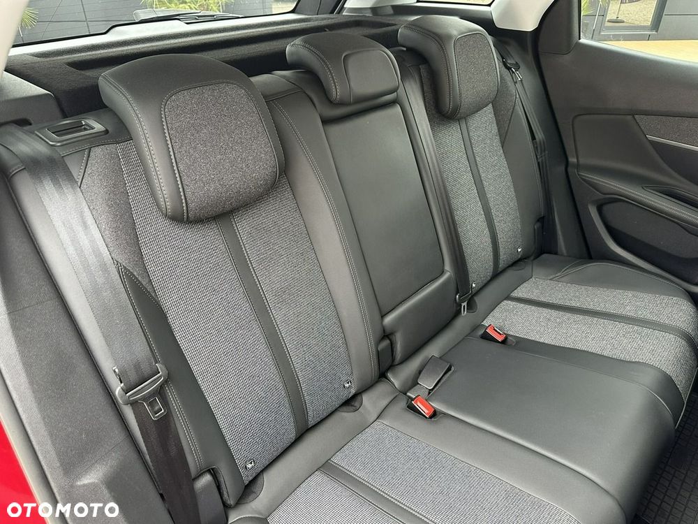 Peugeot 3008 1.2 PureTech Allure S&S EAT8 - 19