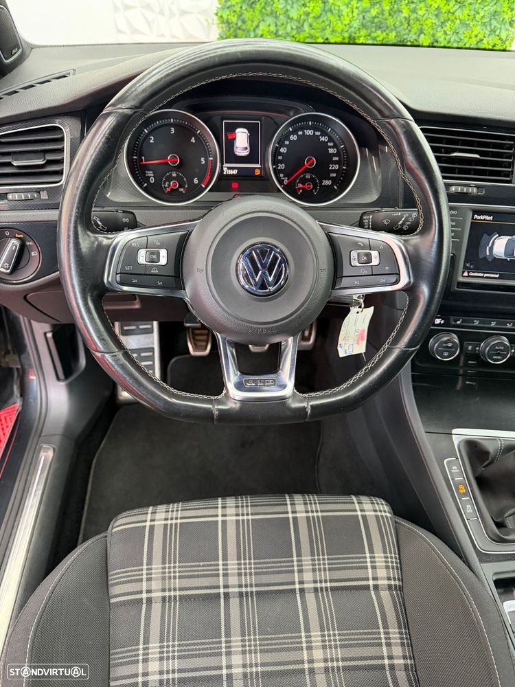 VW Golf 2.0 TDI GTD - 8