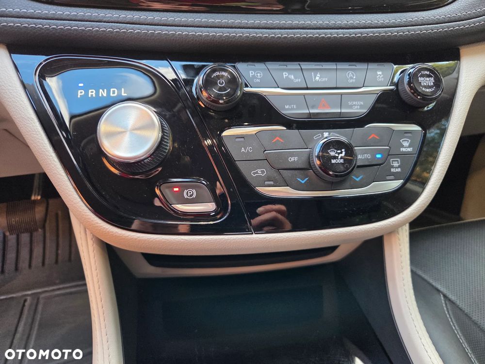 Chrysler Pacifica - 20