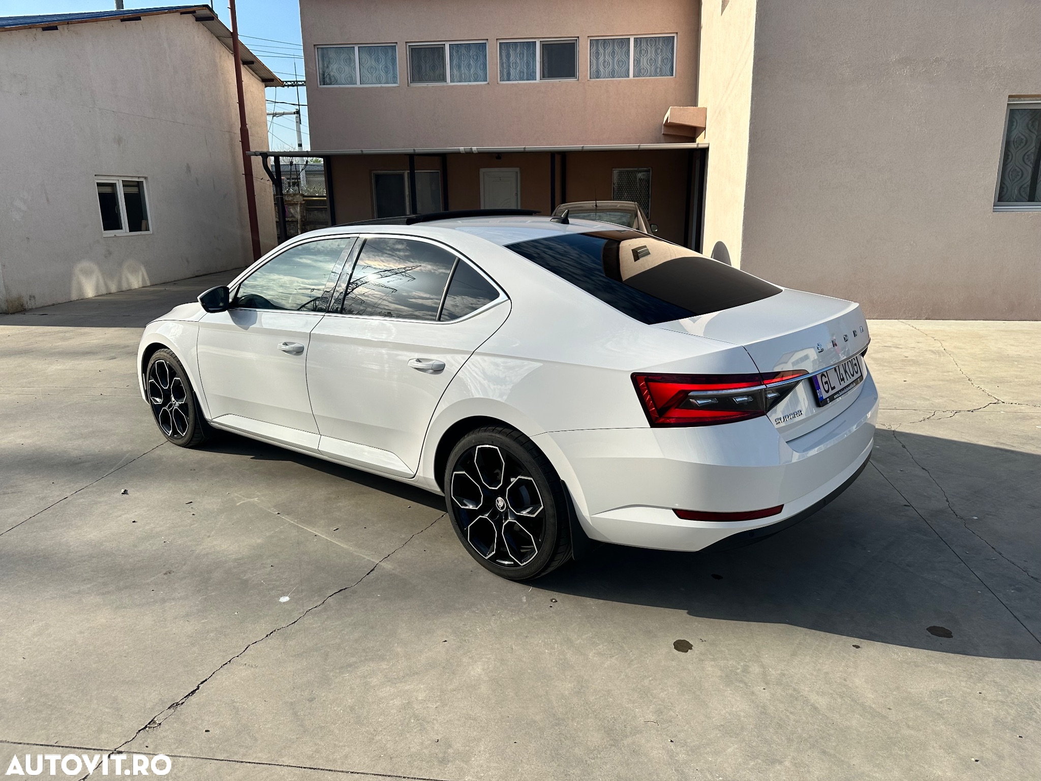 Skoda Superb 2.0 TDI SportLine - 3