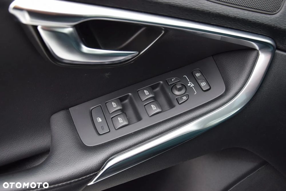 Volvo V40 D3 Geartronic Summum - 24