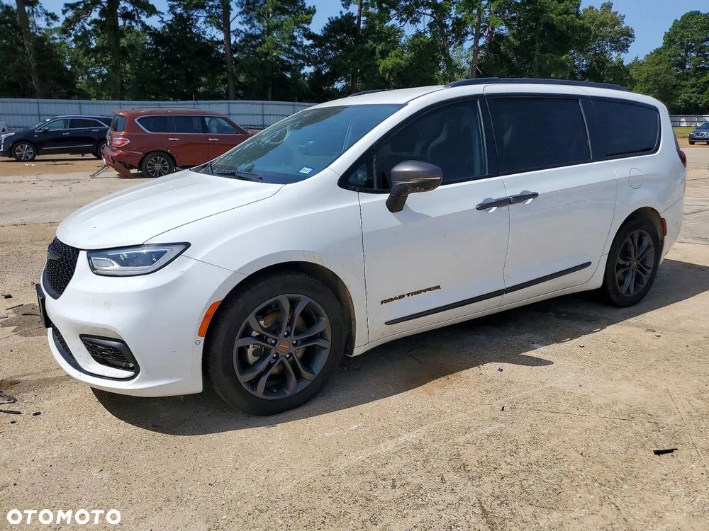 Chrysler Pacifica - 1