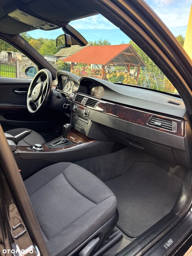 BMW Seria 3 320d DPF Touring - 29