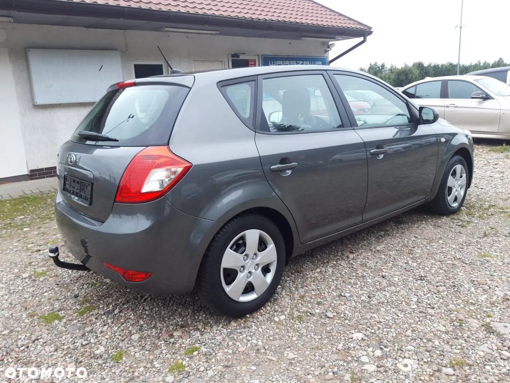 Kia Ceed - 4