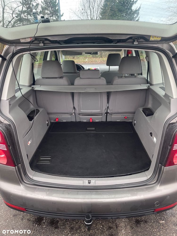 Volkswagen Touran - 15