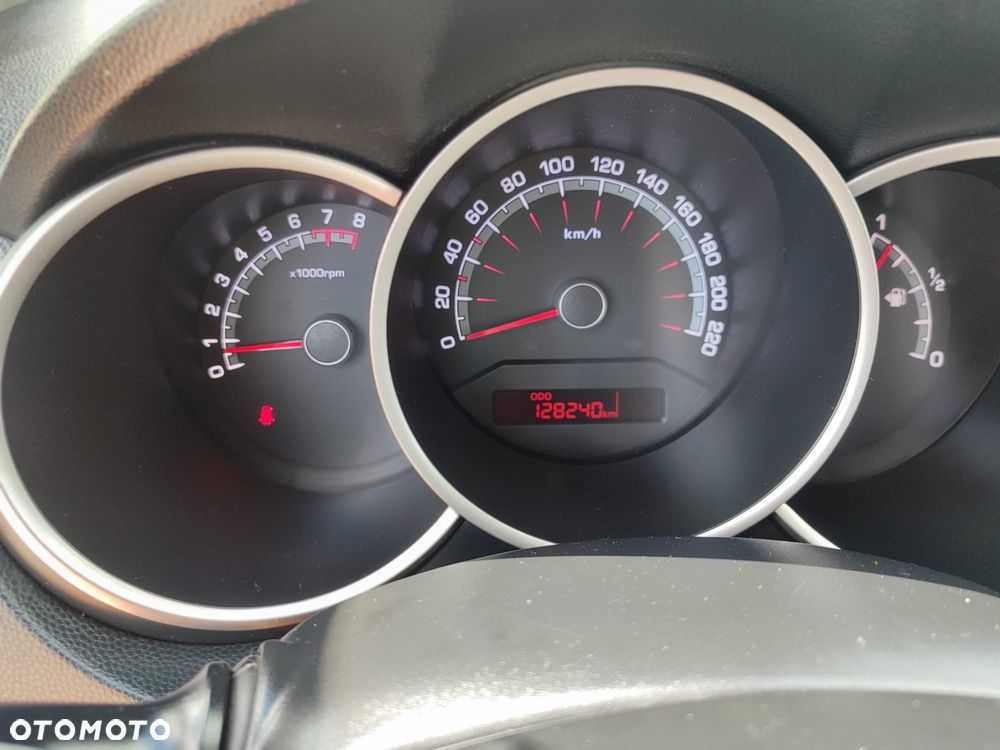 Kia Venga - 11