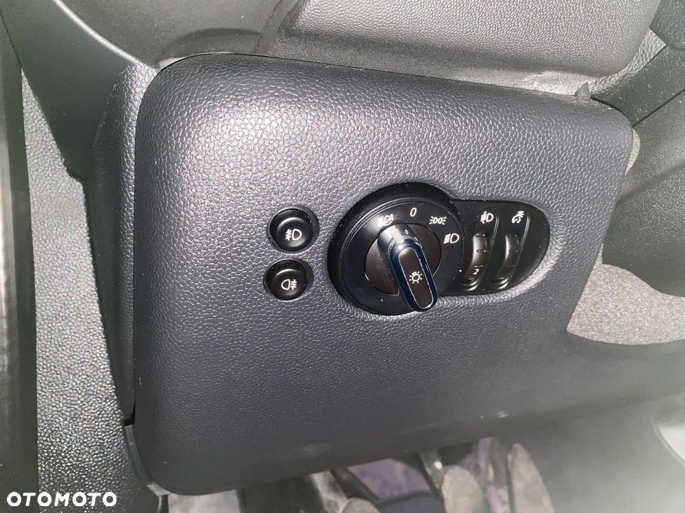 MINI Cooper Essential Trim - 20