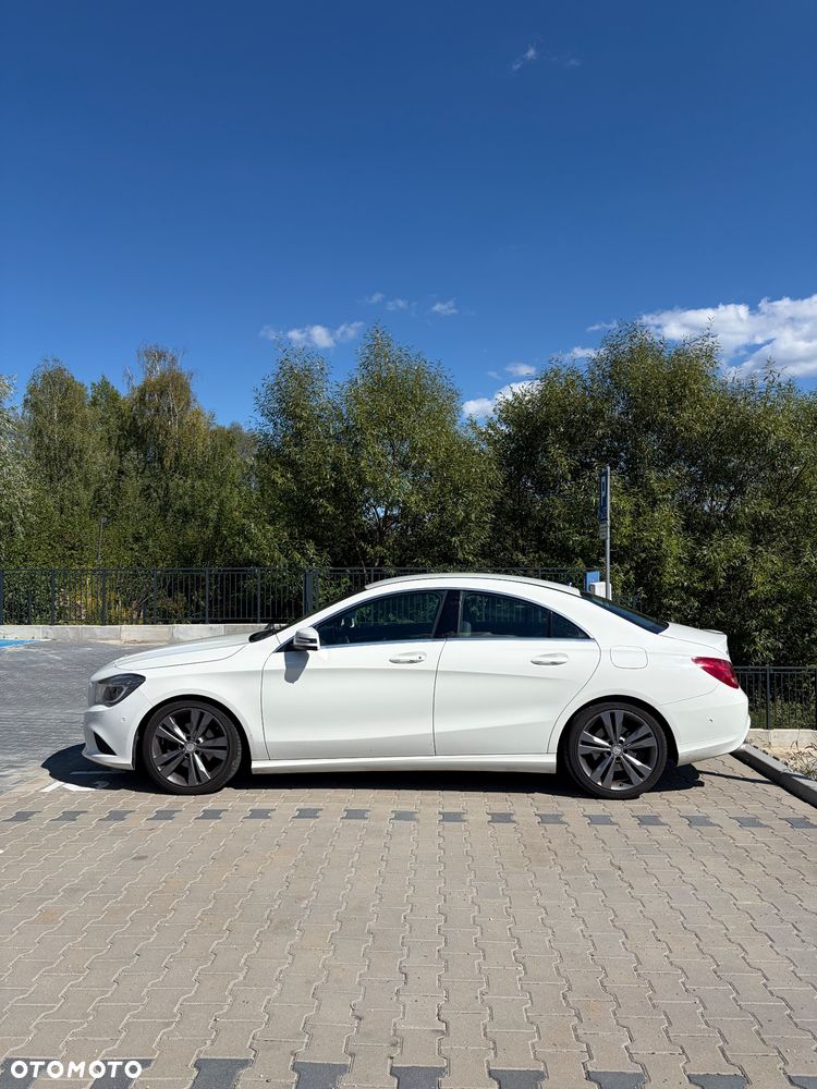 Mercedes-Benz CLA 180 7G-DCT Urban - 3