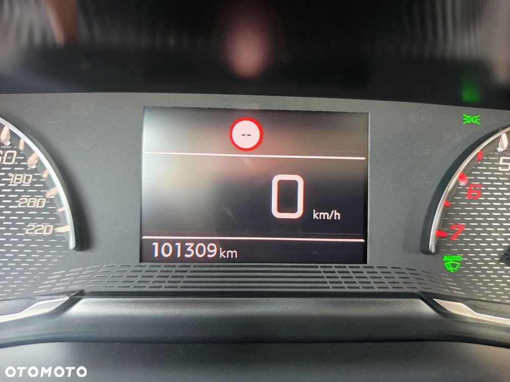 Peugeot 2008 1.2 PureTech Active Pack S&S - 11