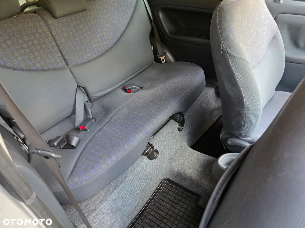 Toyota Yaris 1.0 Base - 5