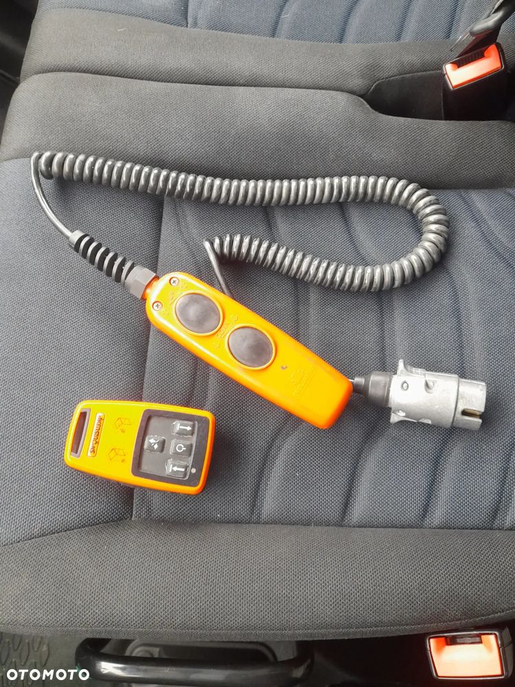 Iveco DAILY 72C18 70C18 Dmc 7200kg MROŹNIA/CHŁODNIA kontener 10 palet grube ściany 7cm!!! WINDA Dhollandia 1000kg// IGŁA// - 24