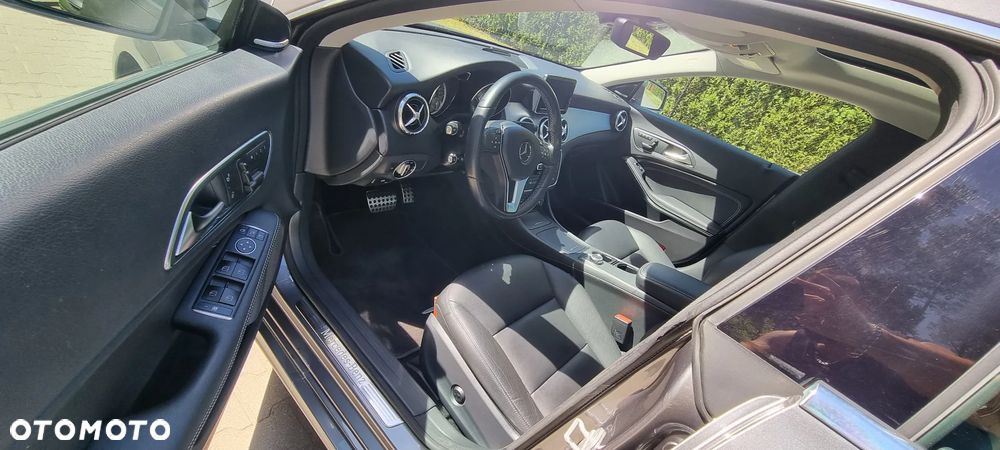 Mercedes-Benz CLA 250 4Matic 7G-DCT UrbanStyle Edition - 31
