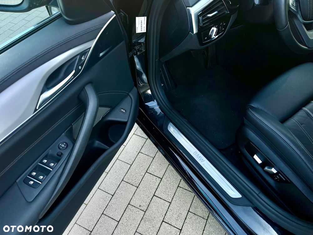 BMW Seria 5 518d - 15