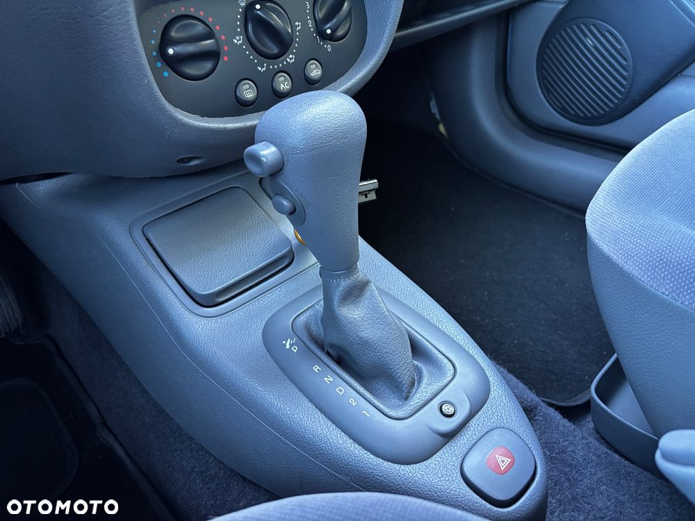 Renault Clio 1.4i RT 16V - 18