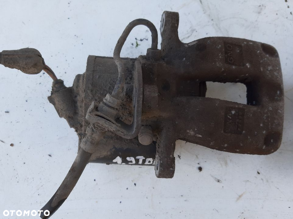 ZACISK HAMULCOWY PRAWY TYLNY VW PASSAT B6 - 3