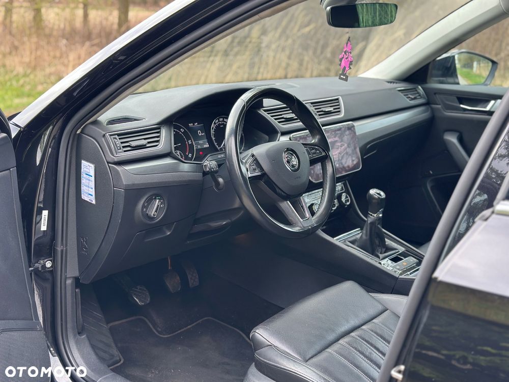 Skoda Superb 2.0 TDI Premium Edition - 14