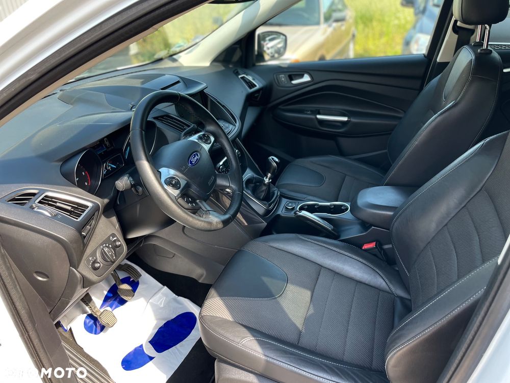 Ford Kuga 2.0 TDCi 2x4 Titanium - 10