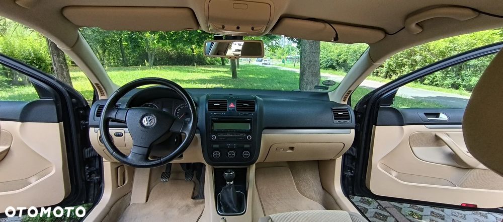 Volkswagen Jetta 1.6 Comfortline - 20
