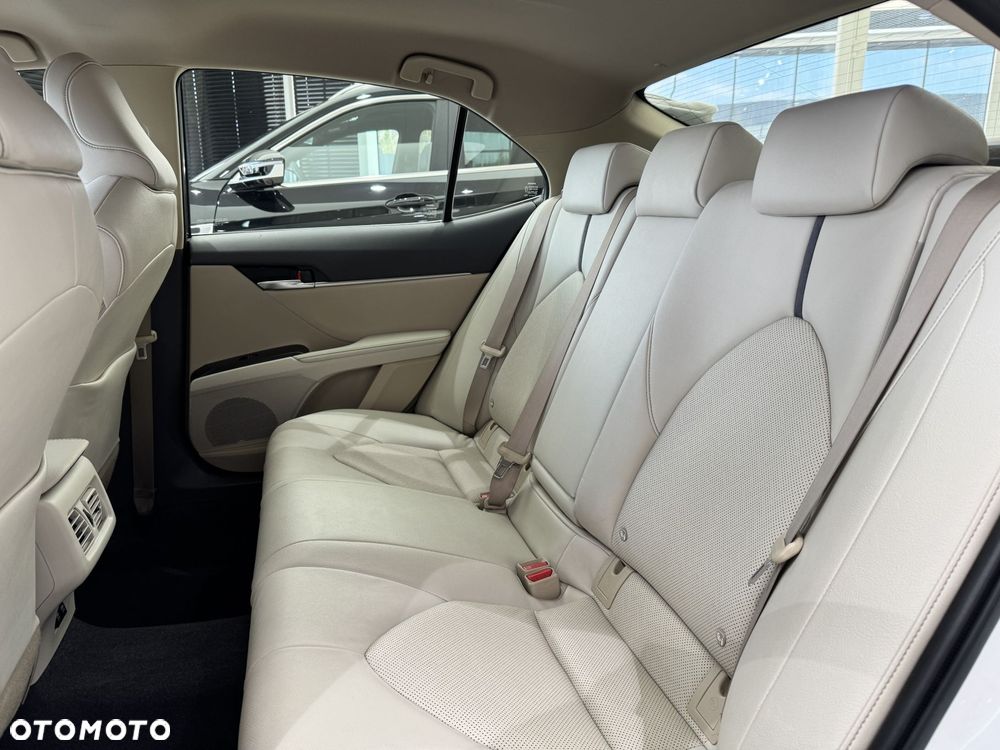 Toyota Camry - 13