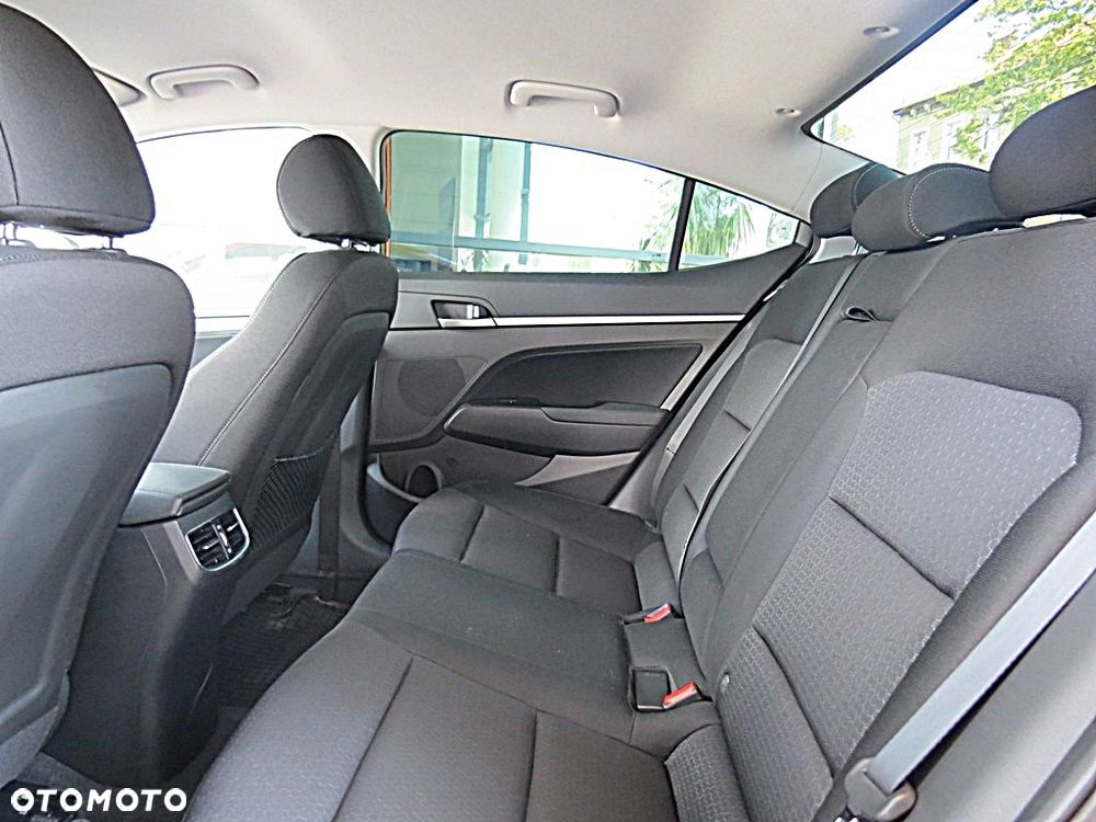 Hyundai Elantra 1.6 CRDi Style - 23