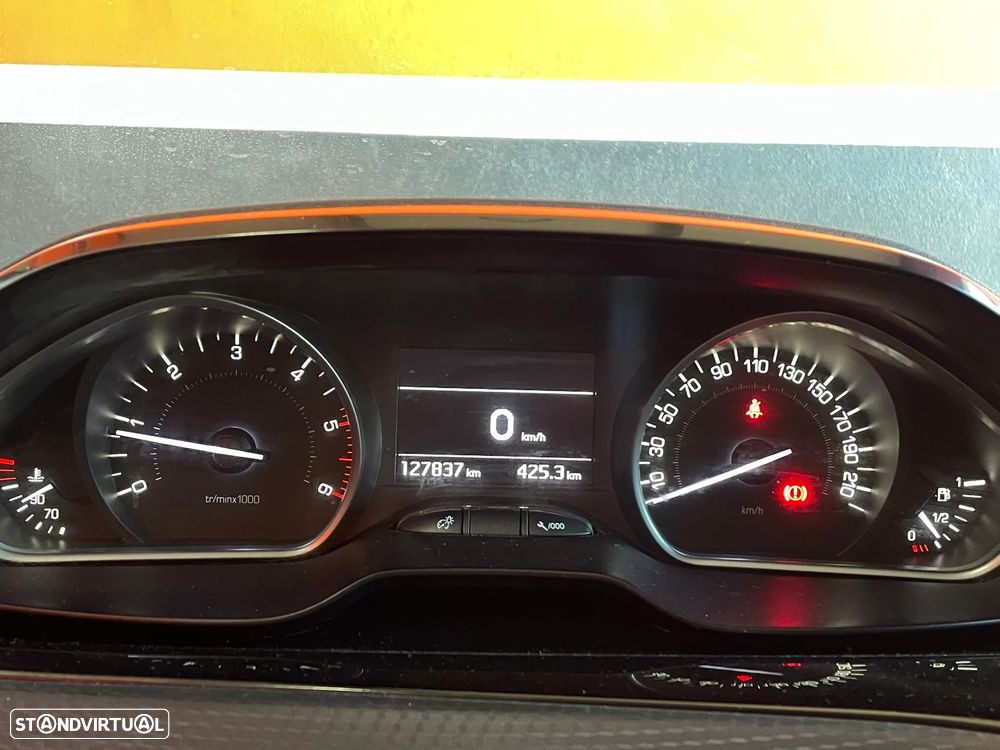 Peugeot 208 1.6 BlueHDi GT Line - 16