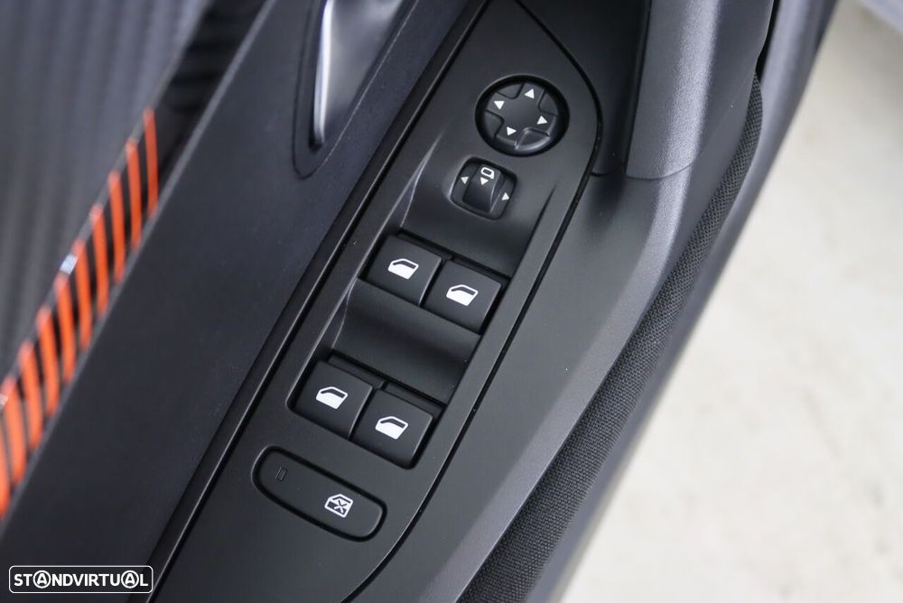 Peugeot e-2008 50 kWh Active Pack - 25