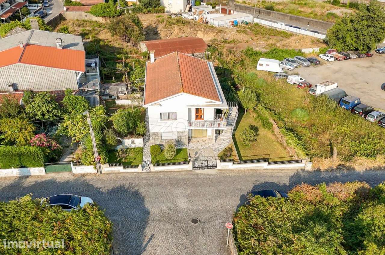 Moradia individual em excelente estado de conservação - Grande imagem: 2/24