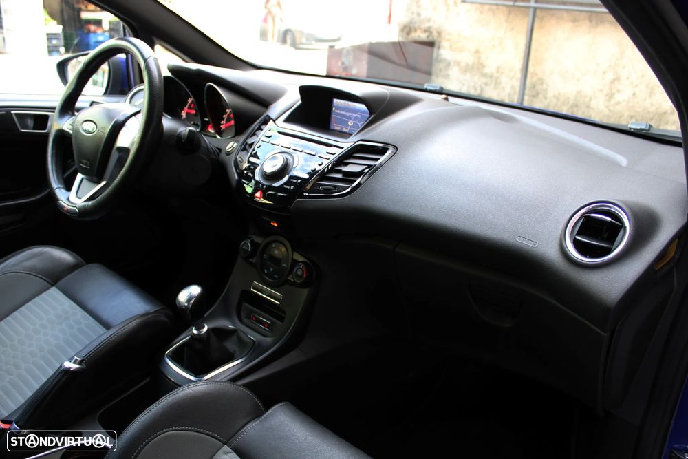 Ford Fiesta 1.6 EcoBoost ST - 29
