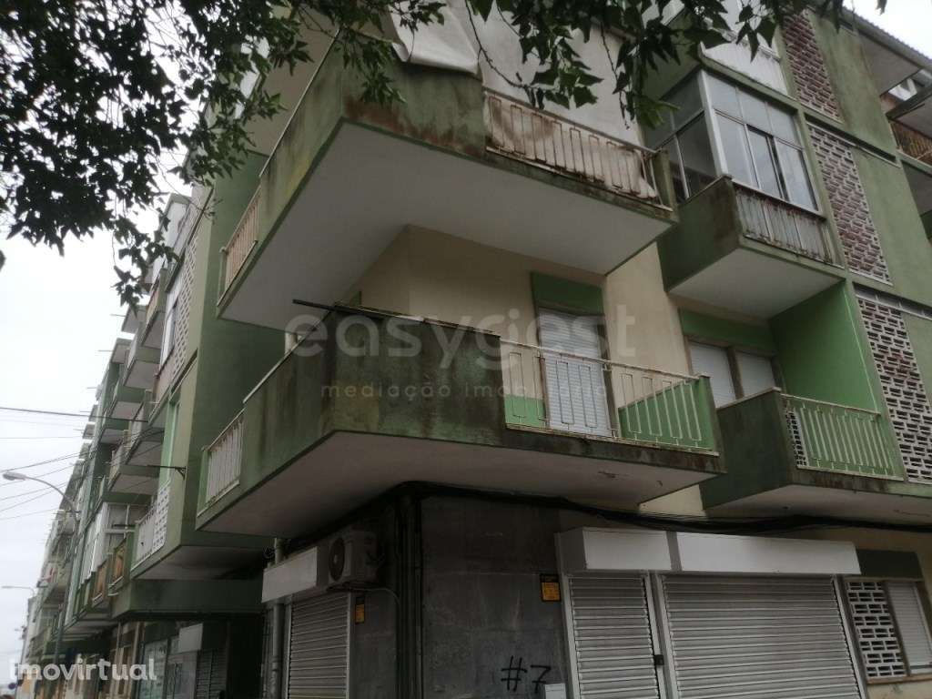 Loja junto da Avenida principal na freguesia do Dafundo - Grande imagem: 2/8