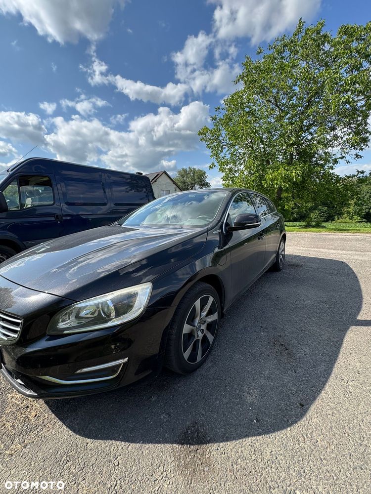 Volvo V60 D5 AWD R-Design Momentum - 2