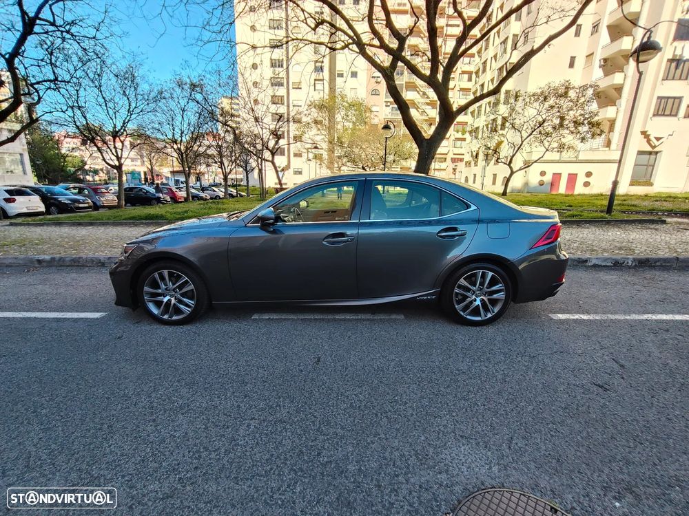 Lexus IS 300H Executive - 1