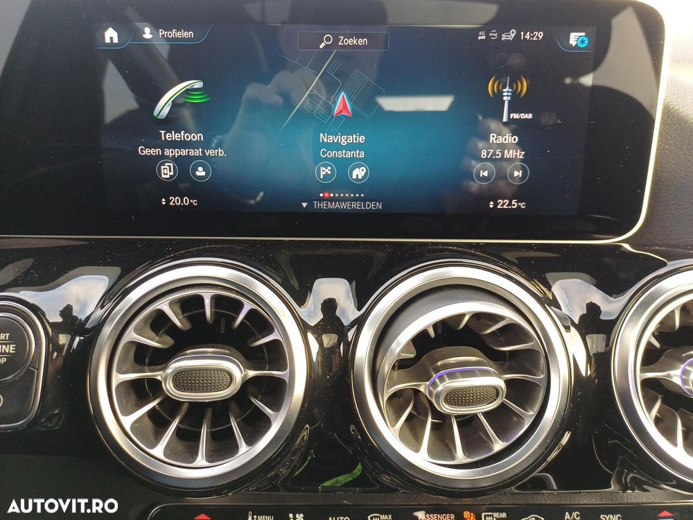 Mercedes-Benz GLA - 16