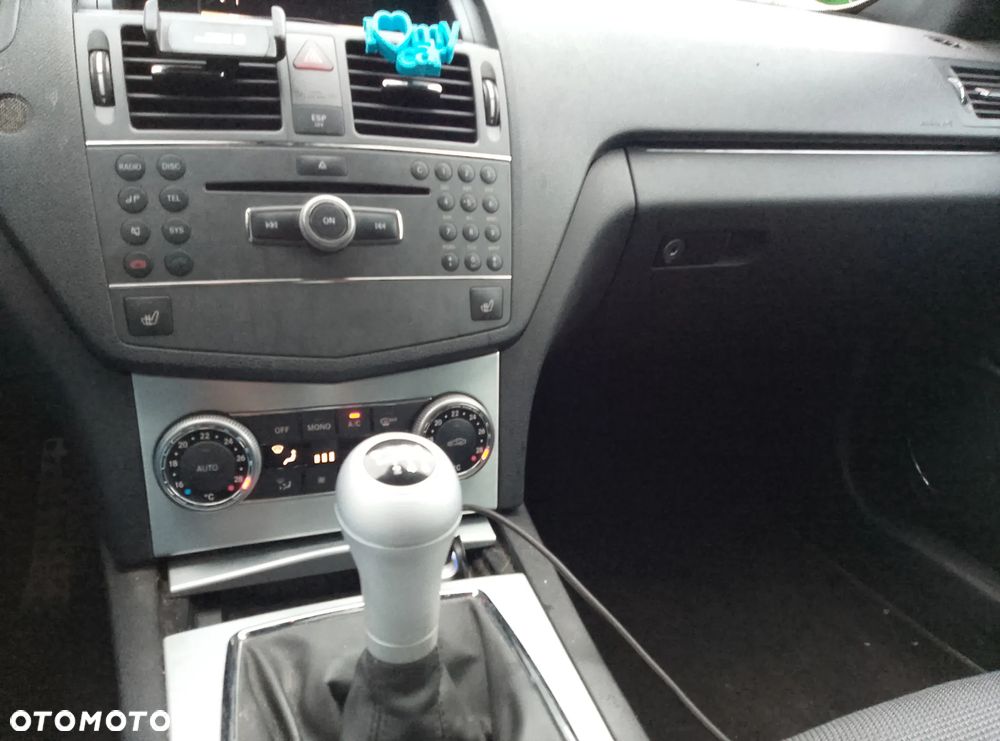 Mercedes-Benz Klasa C 180 Kompressor BlueEFFICIENCY Avantgarde - 2