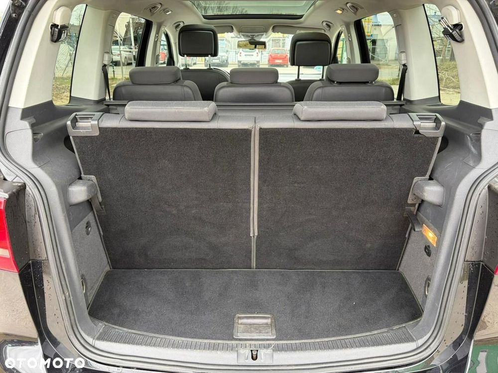 Volkswagen Touran - 24