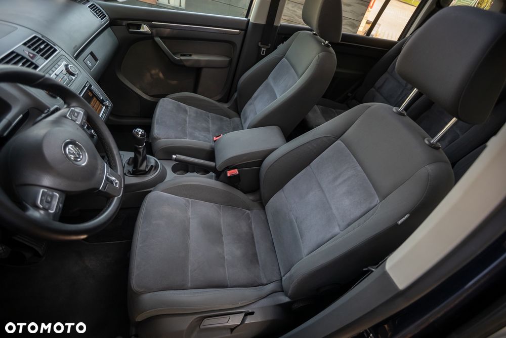 Volkswagen Touran 2.0 TDI Highline - 17