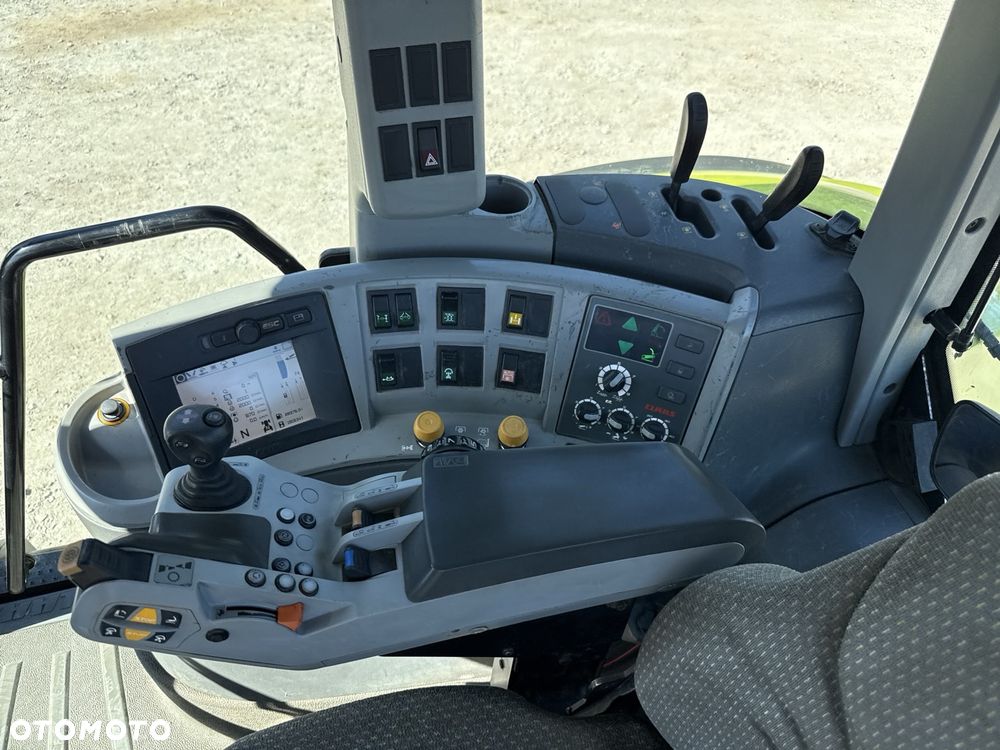 Claas AXION 830 - 12