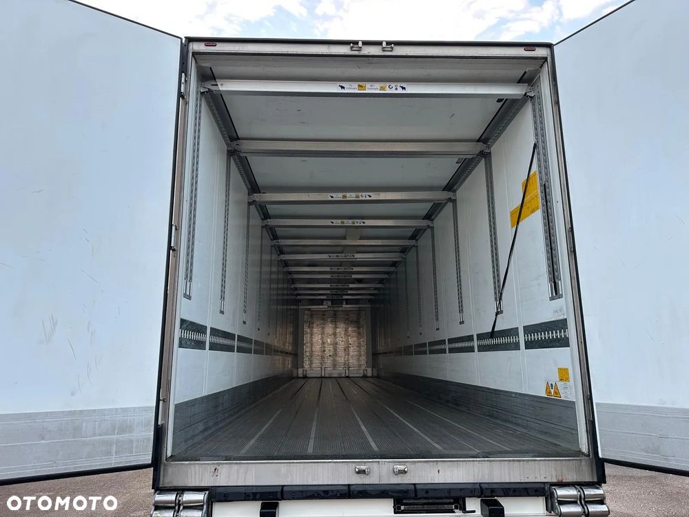 Schmitz Cargobull SKO 24 - 11