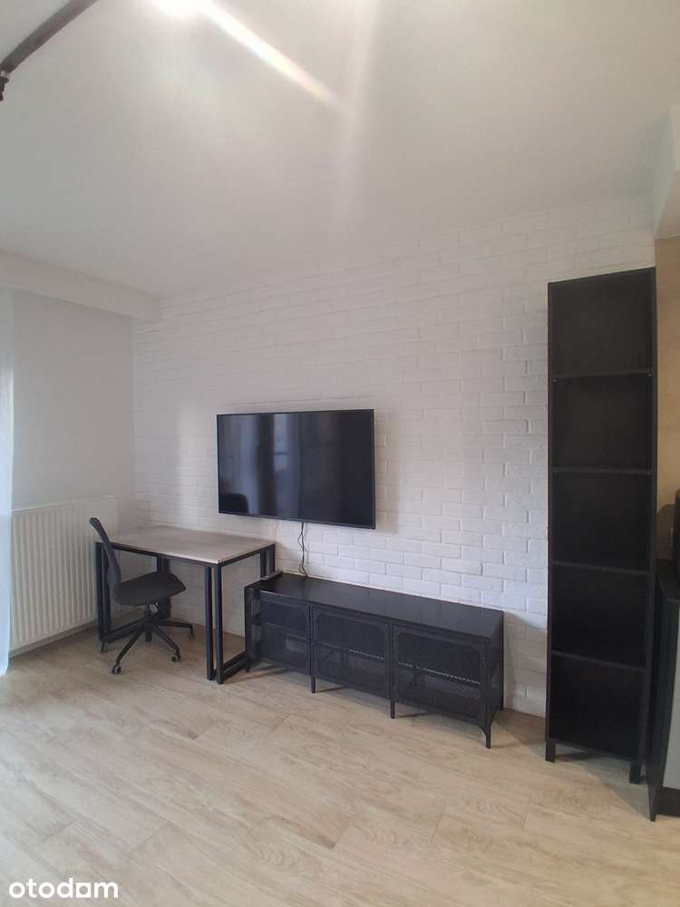 Przestronna kawalerka na nowoczesnym osiedlu Praga-Północ 27,42 m2